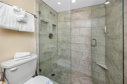 Condo in Madeira Beach, Florida, 1 bedroom № 2115329 - photo 29