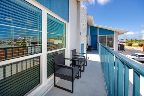 Condo in Madeira Beach, Florida, 1 bedroom № 2115329 - photo 5