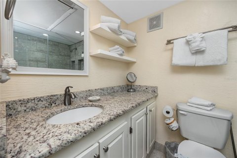 Condo in Madeira Beach, Florida, 1 bedroom № 2115329 - photo 28