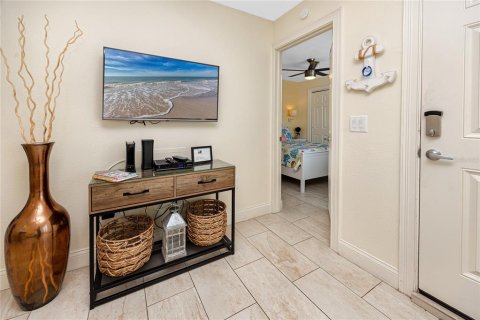 Condo in Madeira Beach, Florida, 1 bedroom № 2115329 - photo 14