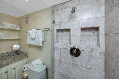 Condo in Madeira Beach, Florida, 1 bedroom № 2115329 - photo 30