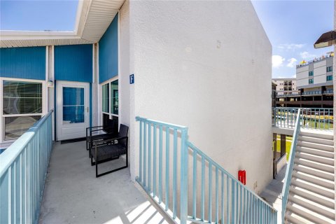 Condo in Madeira Beach, Florida, 1 bedroom № 2115329 - photo 4