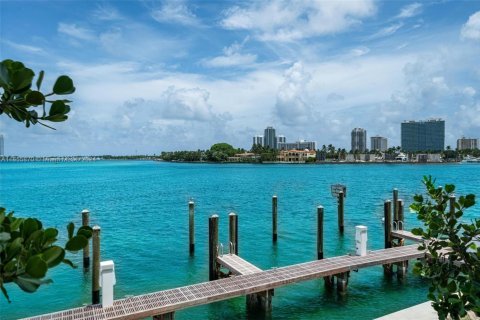Condominio en venta en Bay Harbor Islands, Florida, 2 dormitorios, 175.49 m2 № 2034729 - foto 15