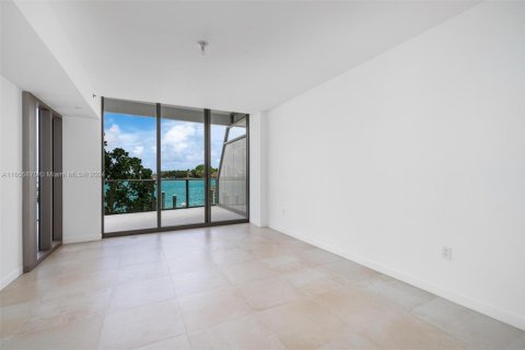 Condominio en venta en Bay Harbor Islands, Florida, 2 dormitorios, 175.49 m2 № 2034729 - foto 22