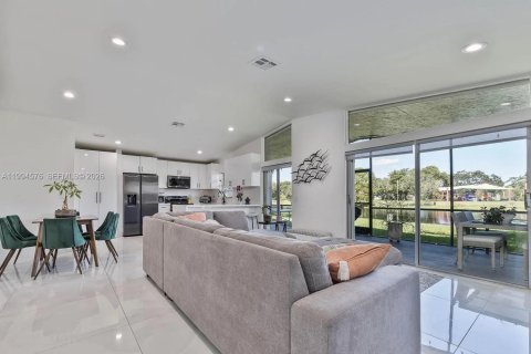 Снять в аренду виллу или дом в Санрайз, Флорида 3 спальни, 97.55м2, № 2062849 - фото 6