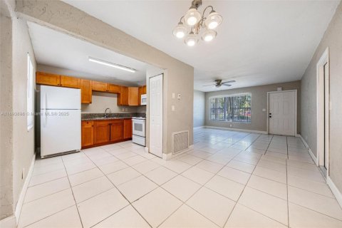 Casa en venta en Sunrise, Florida, 3 dormitorios, 99.03 m2 № 1945958 - foto 4