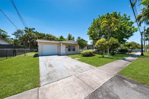 Casa en venta en Sunrise, Florida, 3 dormitorios, 99.03 m2 № 1945958 - foto 2