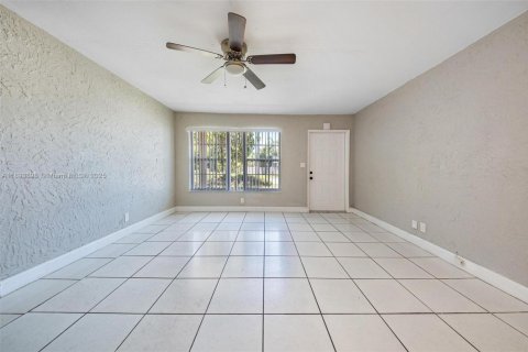 Casa en venta en Sunrise, Florida, 3 dormitorios, 99.03 m2 № 1945958 - foto 16