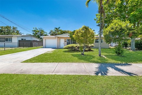Casa en venta en Sunrise, Florida, 3 dormitorios, 99.03 m2 № 1945958 - foto 1
