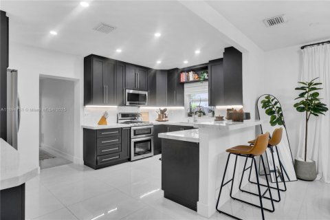 Villa ou maison à vendre à Miami Springs, Floride: 4 chambres, 224.54 m2 № 1949059 - photo 8