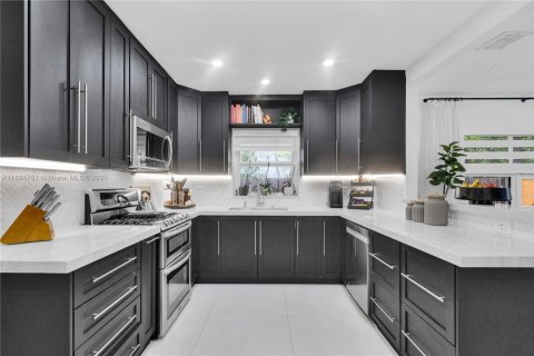 Villa ou maison à vendre à Miami Springs, Floride: 4 chambres, 224.54 m2 № 1949059 - photo 10