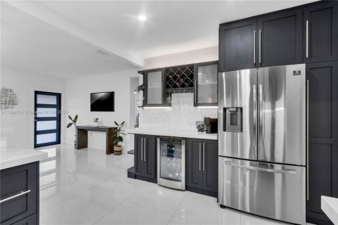 Villa ou maison à vendre à Miami Springs, Floride: 4 chambres, 224.54 m2 № 1949059 - photo 13