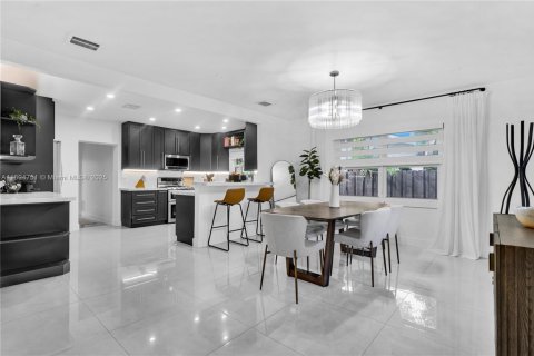 Villa ou maison à vendre à Miami Springs, Floride: 4 chambres, 224.54 m2 № 1949059 - photo 7