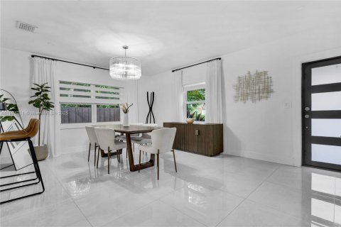 Villa ou maison à vendre à Miami Springs, Floride: 4 chambres, 224.54 m2 № 1949059 - photo 5