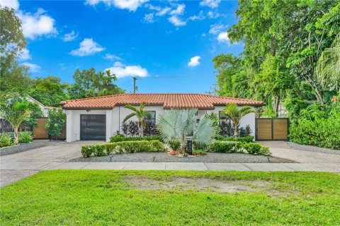 Villa ou maison à vendre à Miami Springs, Floride: 4 chambres, 224.54 m2 № 1949059 - photo 1