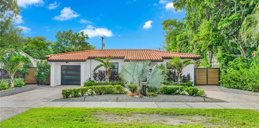 Villa ou maison à Miami Springs, Floride 4 chambres, 224.54 m2 № 1949059