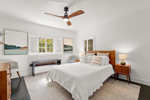 House in Miami Beach, Florida 4 bedrooms, 227.42 sq.m. № 1993131 - photo 16