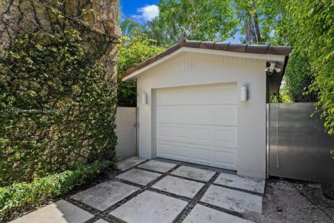 House in Miami Beach, Florida 4 bedrooms, 227.42 sq.m. № 1993131 - photo 28