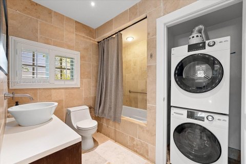 House in Miami Beach, Florida 4 bedrooms, 227.42 sq.m. № 1993131 - photo 19