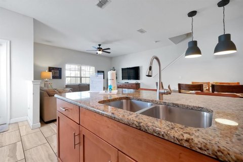 Touwnhouse à vendre à Kissimmee, Floride: 5 chambres, 197.7 m2 № 2407057 - photo 12