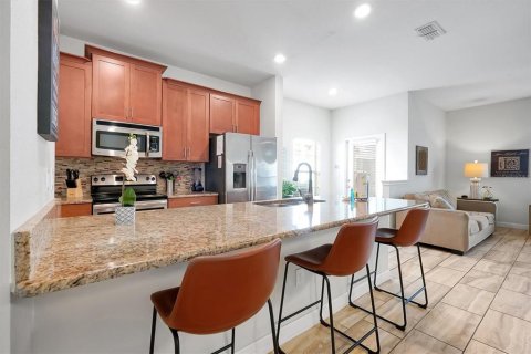 Touwnhouse à vendre à Kissimmee, Floride: 5 chambres, 197.7 m2 № 2407057 - photo 8