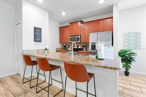 Touwnhouse à vendre à Kissimmee, Floride: 5 chambres, 197.7 m2 № 2407057 - photo 9