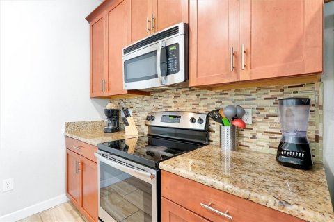 Touwnhouse à vendre à Kissimmee, Floride: 5 chambres, 197.7 m2 № 2407057 - photo 10