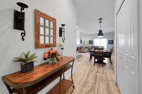 Touwnhouse à vendre à Kissimmee, Floride: 5 chambres, 197.7 m2 № 2407057 - photo 4