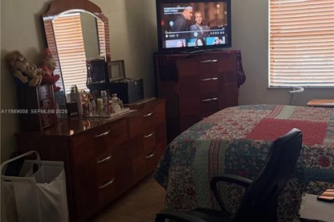 Condo in Miami, Florida, 1 bedroom  № 2051120 - photo 7