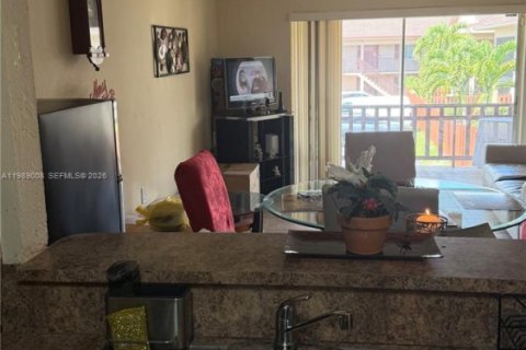 Condo in Miami, Florida, 1 bedroom  № 2051120 - photo 4