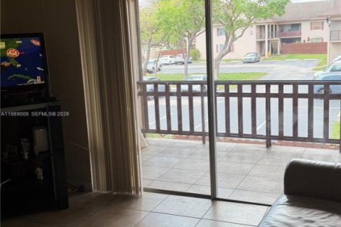 Condo in Miami, Florida, 1 bedroom  № 2051120 - photo 5