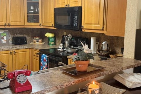 Condo in Miami, Florida, 1 bedroom  № 2051120 - photo 3