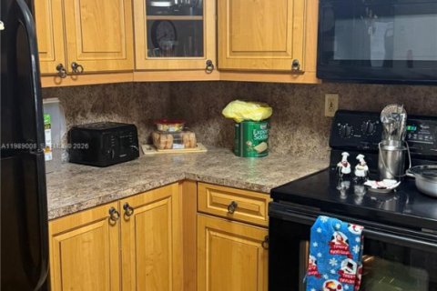 Condo in Miami, Florida, 1 bedroom  № 2051120 - photo 8