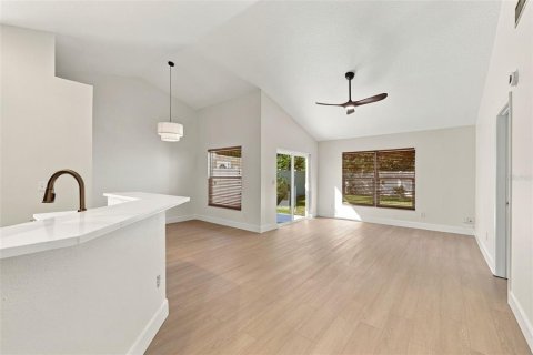 Villa ou maison à vendre à Tampa, Floride: 3 chambres, 105.26 m2 № 2429589 - photo 4