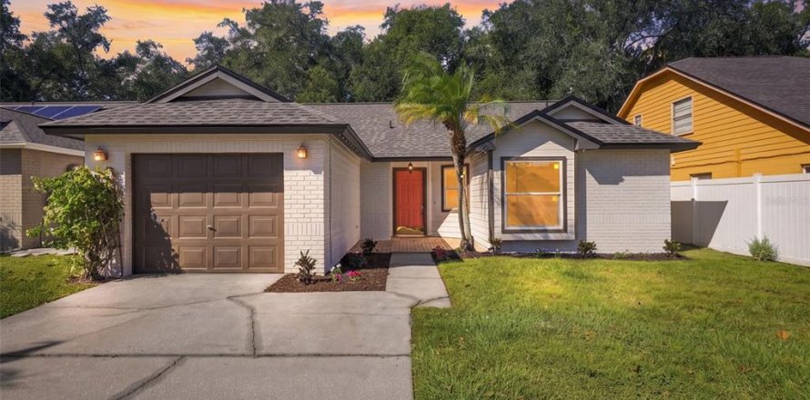 Villa ou maison à Tampa, Floride 3 chambres, 105.26 m2 № 2429589