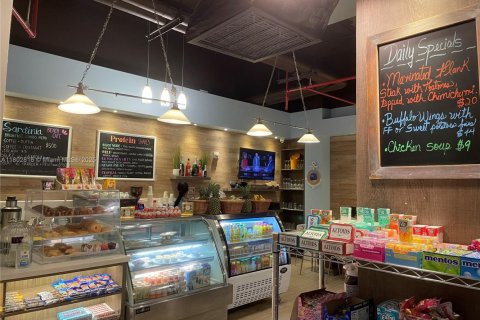 Copropriété à louer à Bal Harbour, Floride: 44.69 m2 № 1942874 - photo 9