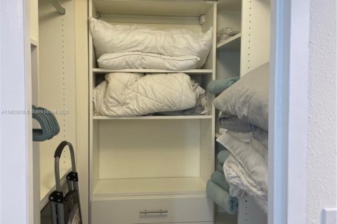 Copropriété à louer à Bal Harbour, Floride: 44.69 m2 № 1942874 - photo 8