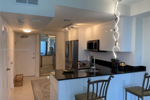 Copropriété à louer à Bal Harbour, Floride: 44.69 m2 № 1942874 - photo 3