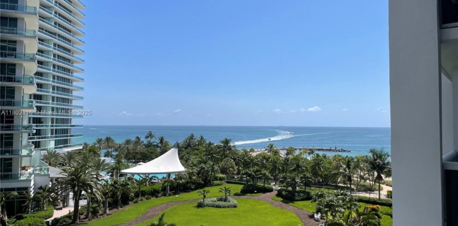 Studio à Condo à Bal Harbour, Floride № 1942874