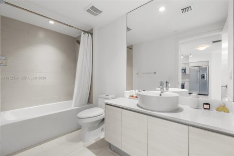 Condominio en venta en Miami, Florida, 1 dormitorio, 59.46 m2 № 2032938 - foto 13