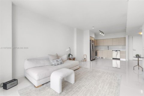 Condominio en venta en Miami, Florida, 1 dormitorio, 59.46 m2 № 2032938 - foto 4