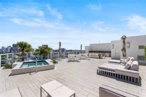 Condominio en venta en Miami, Florida, 1 dormitorio, 59.46 m2 № 2032938 - foto 17