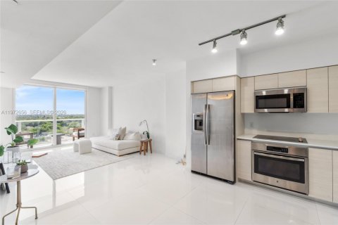 Condominio en venta en Miami, Florida, 1 dormitorio, 59.46 m2 № 2032938 - foto 6