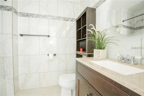 Condo in Orlando, Florida, 2 bedrooms № 2378315 - photo 23