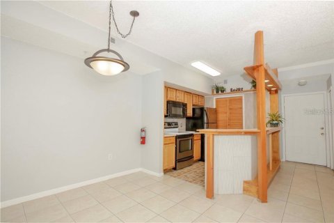Condo in Orlando, Florida, 2 bedrooms № 2378315 - photo 11