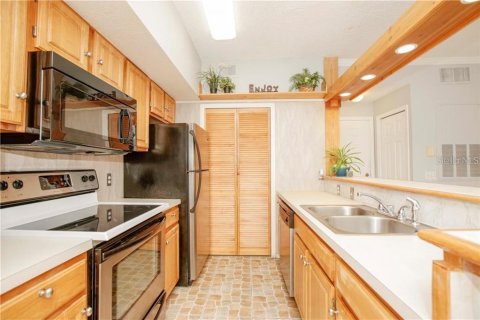 Condo in Orlando, Florida, 2 bedrooms № 2378315 - photo 19