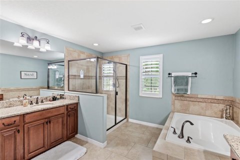 House in Sorrento, Florida 5 bedrooms, 344.76 sq.m. № 1778894 - photo 27