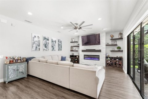 House in Sorrento, Florida 5 bedrooms, 344.76 sq.m. № 1778894 - photo 17