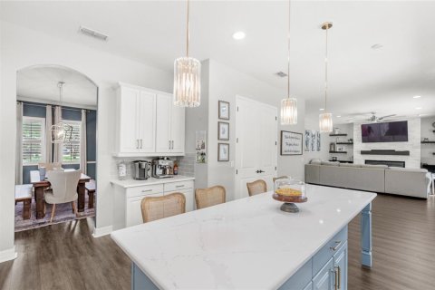 House in Sorrento, Florida 5 bedrooms, 344.76 sq.m. № 1778894 - photo 16