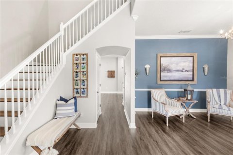 House in Sorrento, Florida 5 bedrooms, 344.76 sq.m. № 1778894 - photo 6